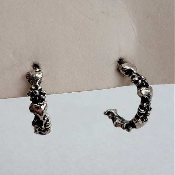 Jewelry - Daisy Flower Heart Hoop Earrings